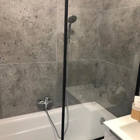 Apartment Pileckiego Airport Modlin 24 H *